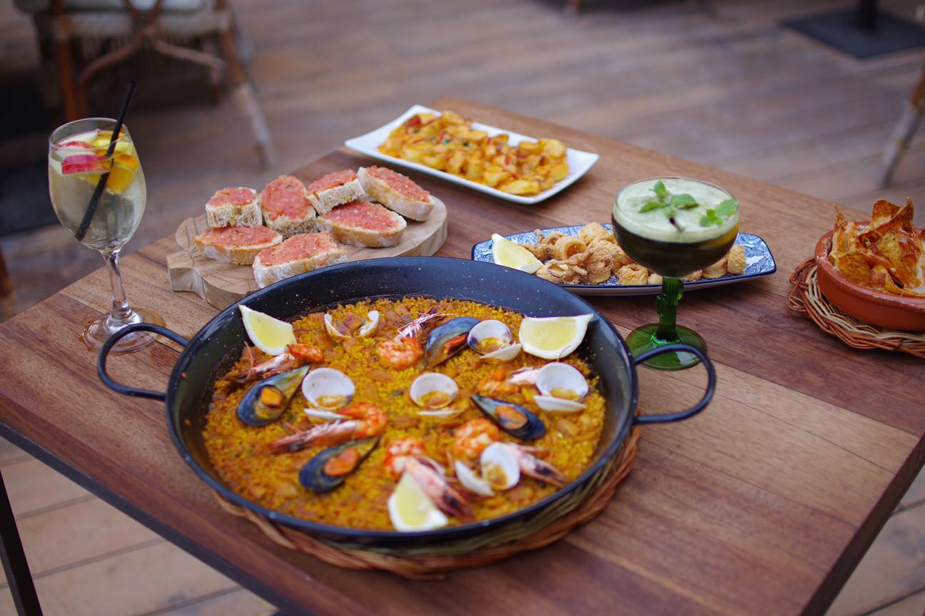 Celebrating World Paella Day in United Arab Emirates Arte & Lusso