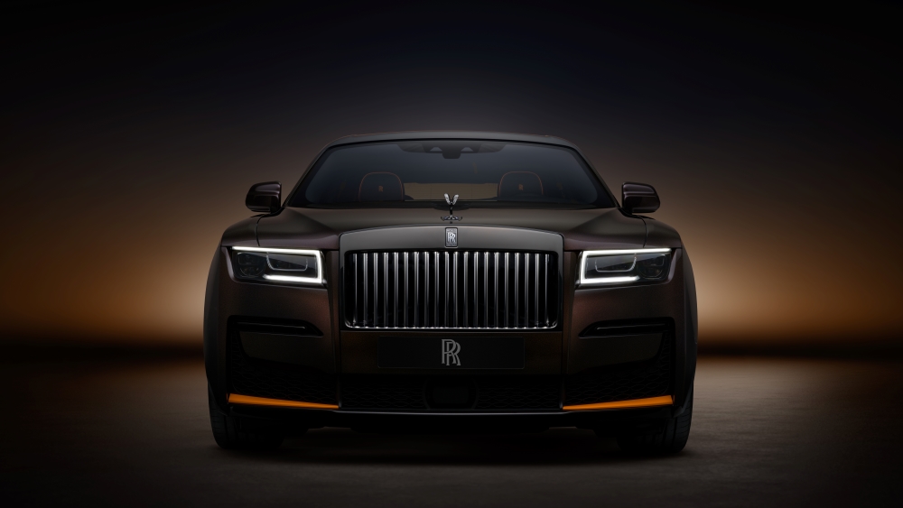 luxury car Rolls-Royce Black Badge Ghost Ékleipsis